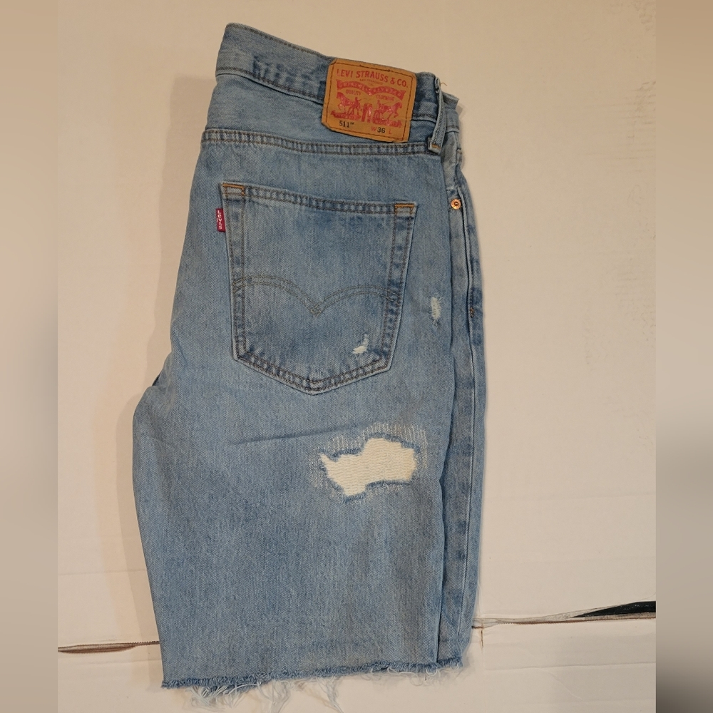 Levi' cutoffs - Picture 4 of 5
